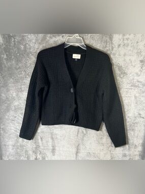 Universal Thread Black V-Neck Button-Up Cropped Cardigan